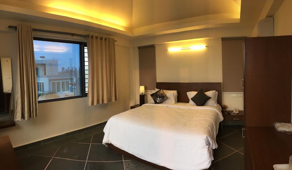Vizag Palms Holiday Beach Resort Вишакхапатнам Экстерьер фото