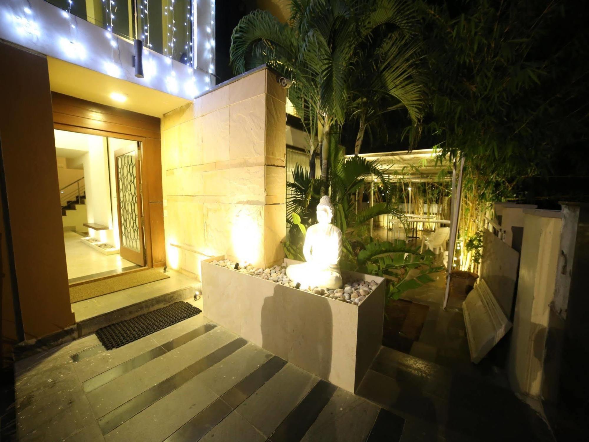 Vizag Palms Holiday Beach Resort Вишакхапатнам Экстерьер фото